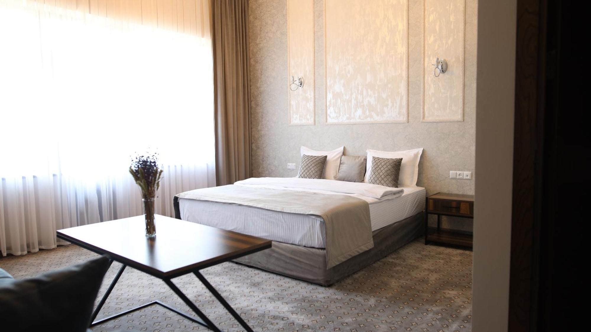Bmg Hotel By Grigoryans Group Горис Экстерьер фото