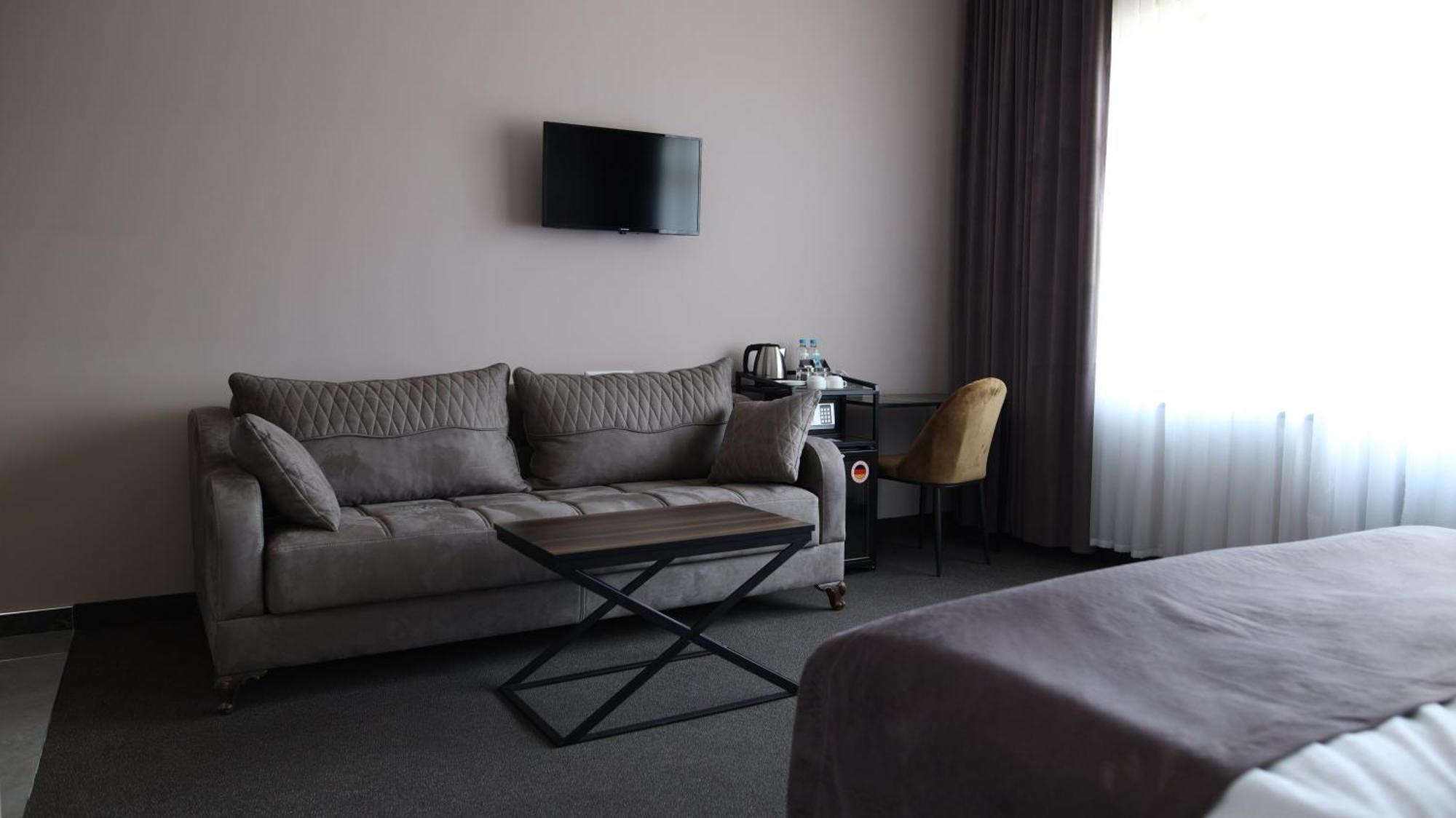 Bmg Hotel By Grigoryans Group Горис Экстерьер фото